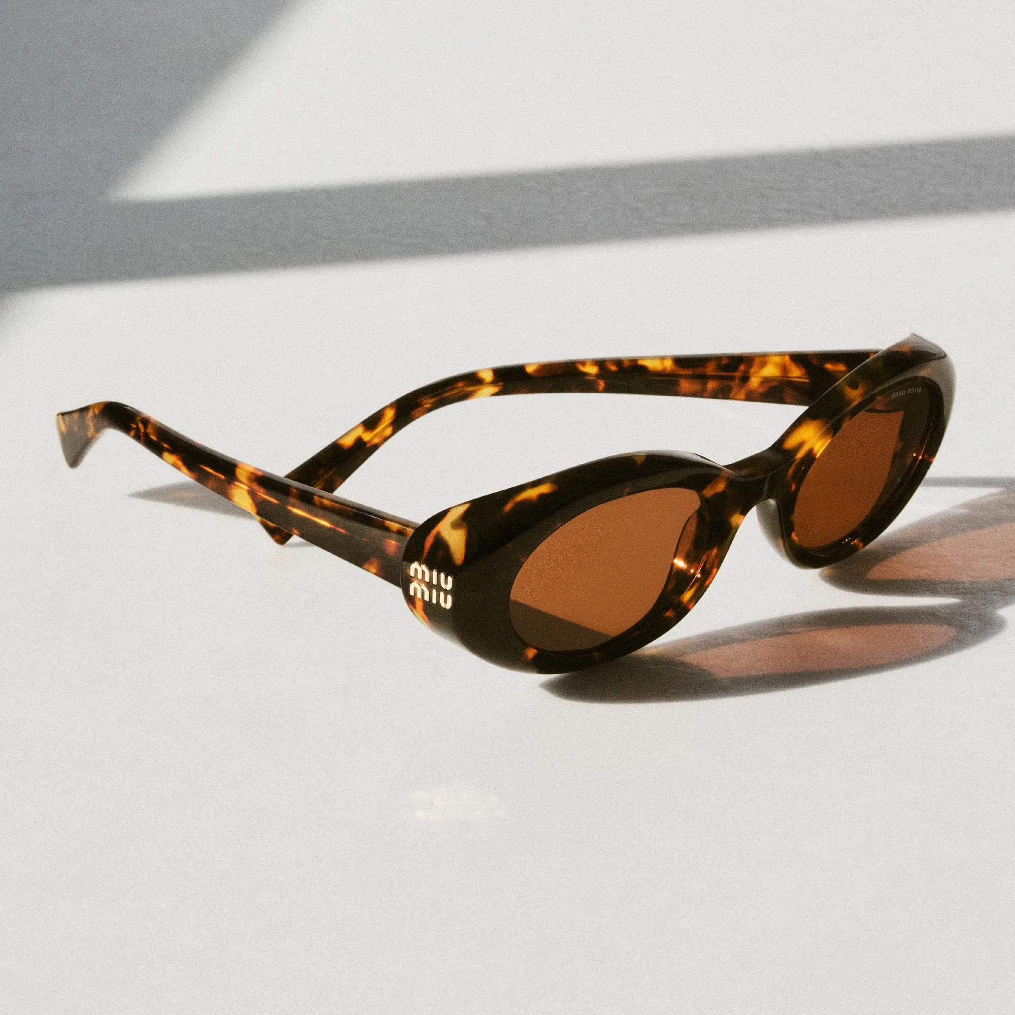 MIU MIU_STEFFL_5924_MM26_Campaign_SS_Photo_StillLife_Derived_1x1 NO LOGO-4