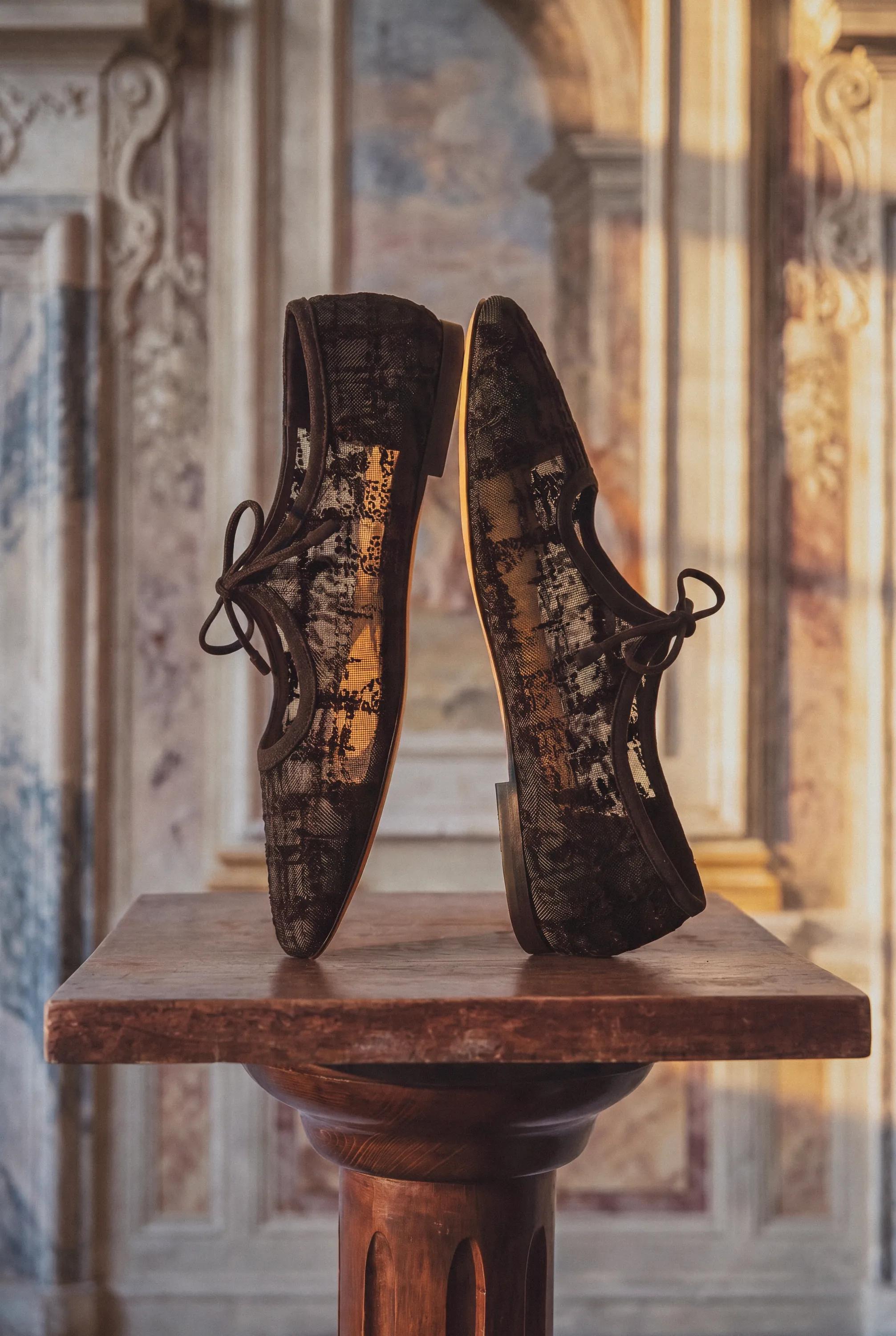 ARTEANA_STEFFL_MARCELLA FLOCK FLAT BLACK_LIFESTYLE 2